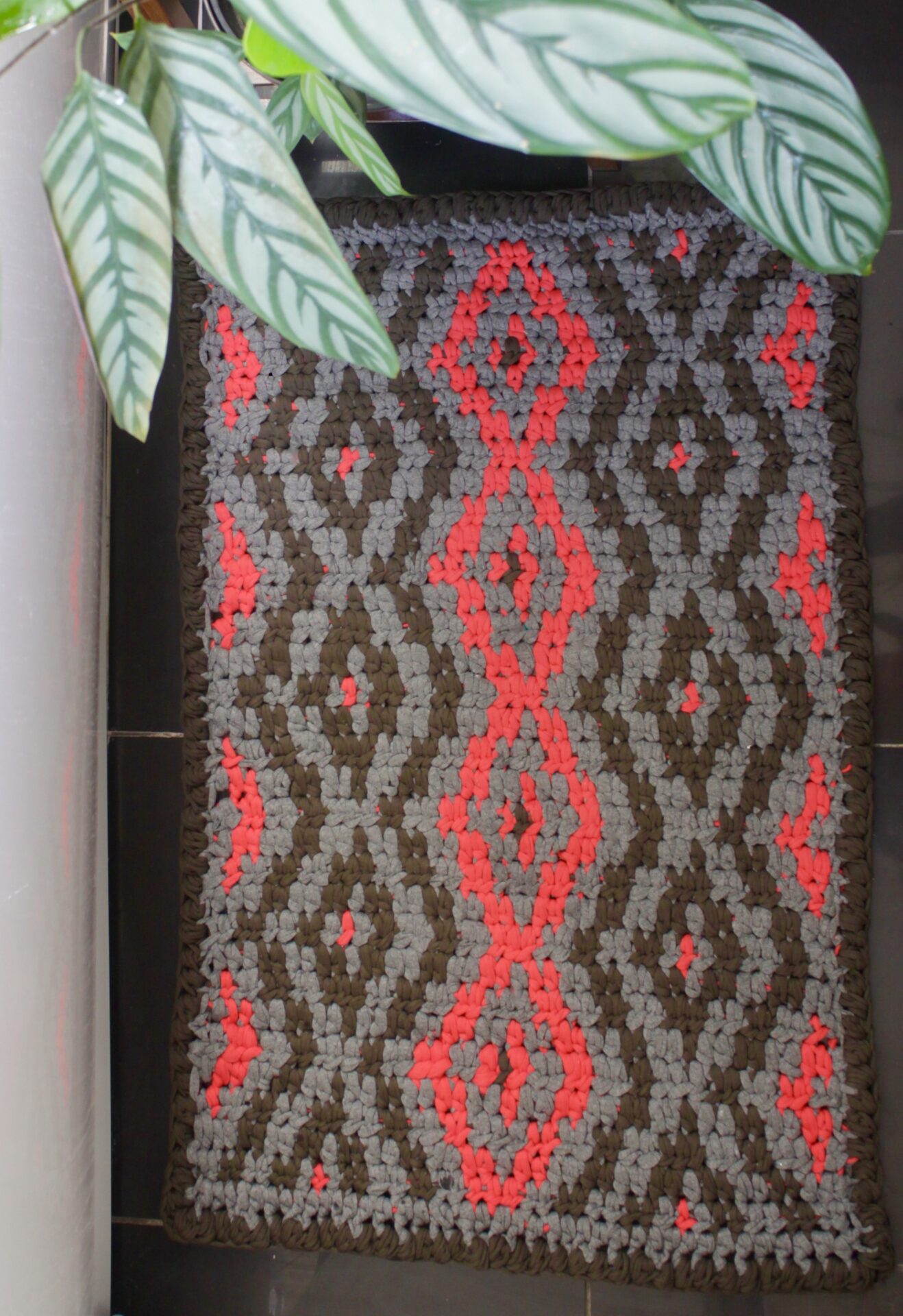 Make an Quick Crochet Diamond Bath Mat – a Free Pattern
